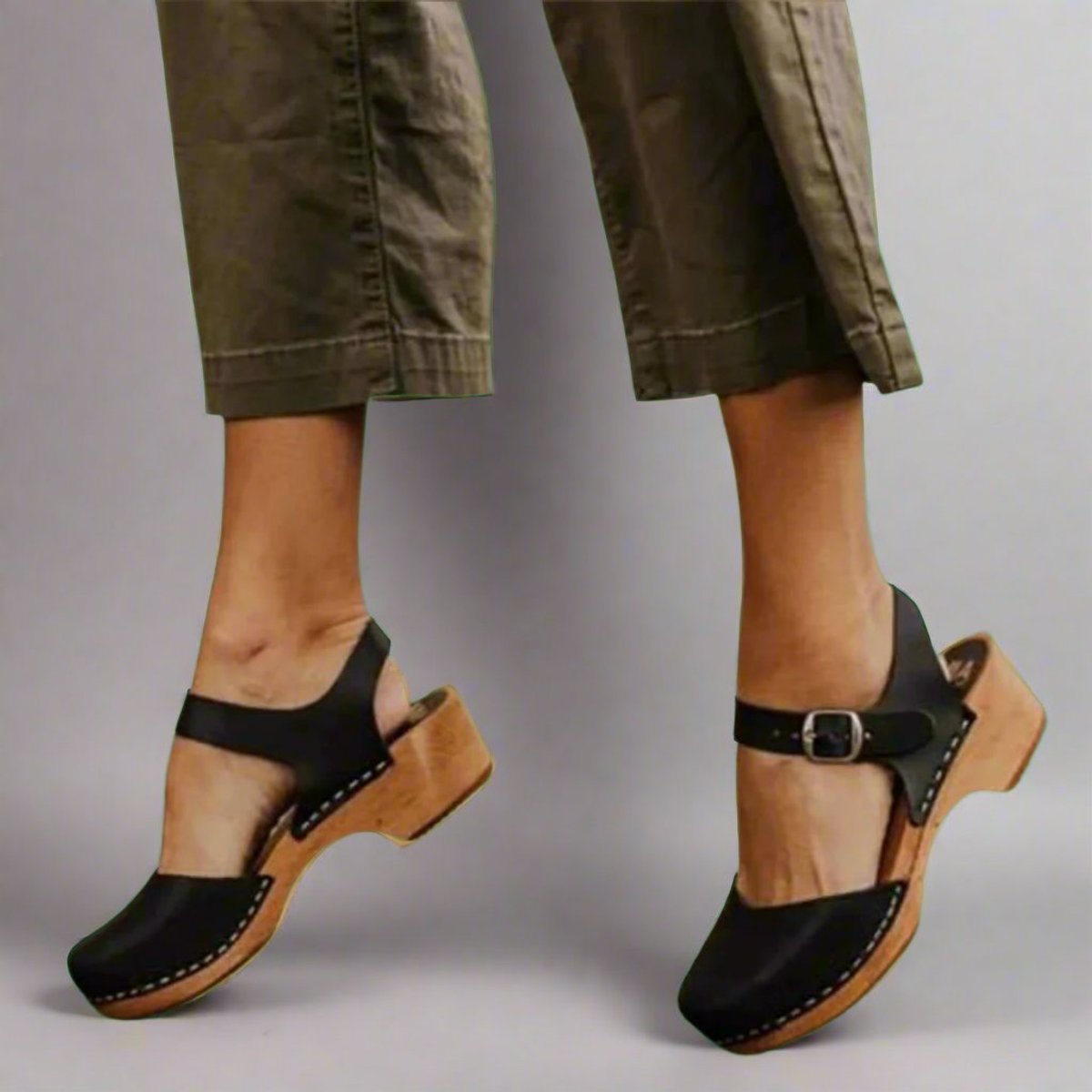 Women's Comfortable Sandals Platform Clogs Leather Ankle-Strap Wooden Heel - Black