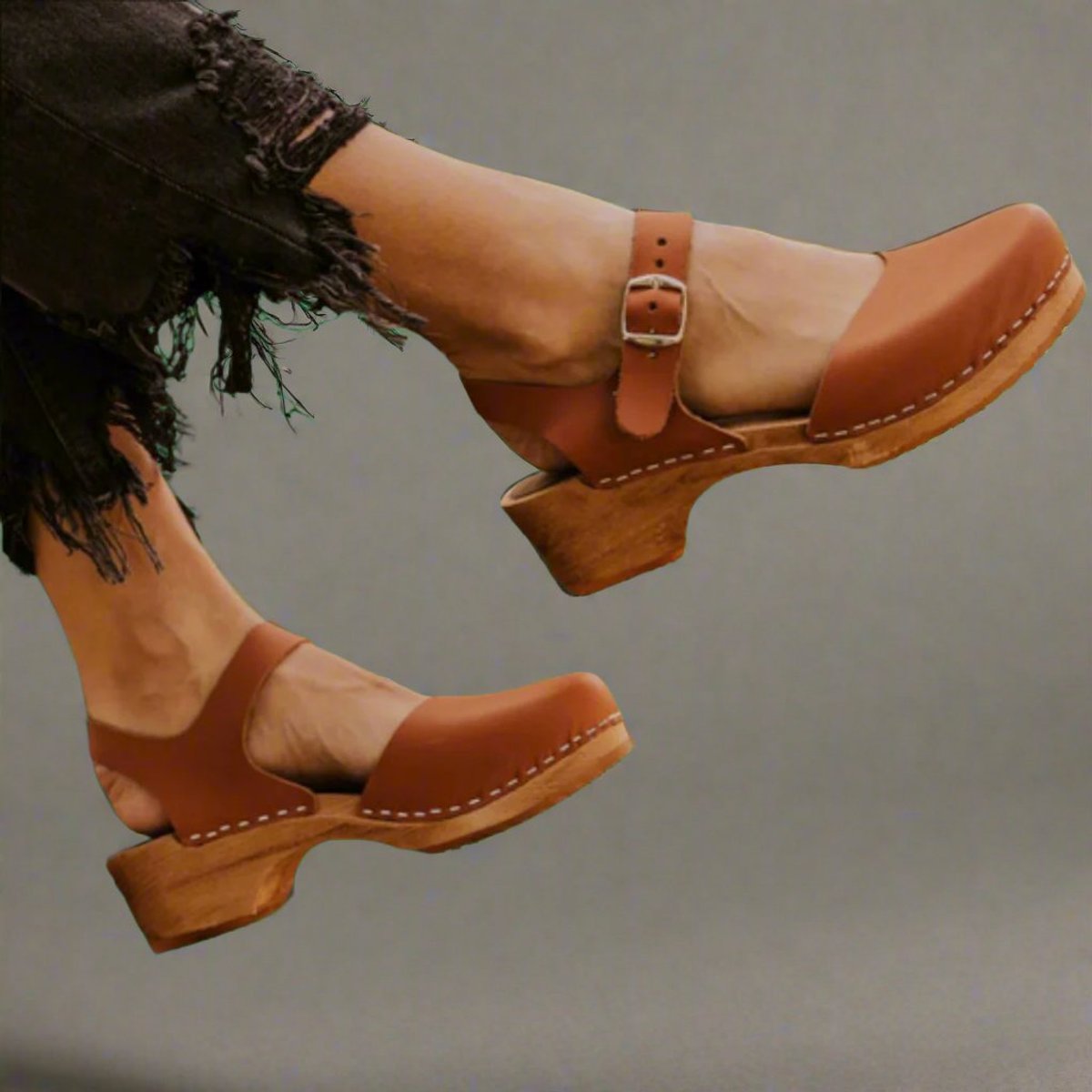 Women's Comfortable Sandals Platform Clogs Leather Ankle-Strap Wooden Heel - Brown