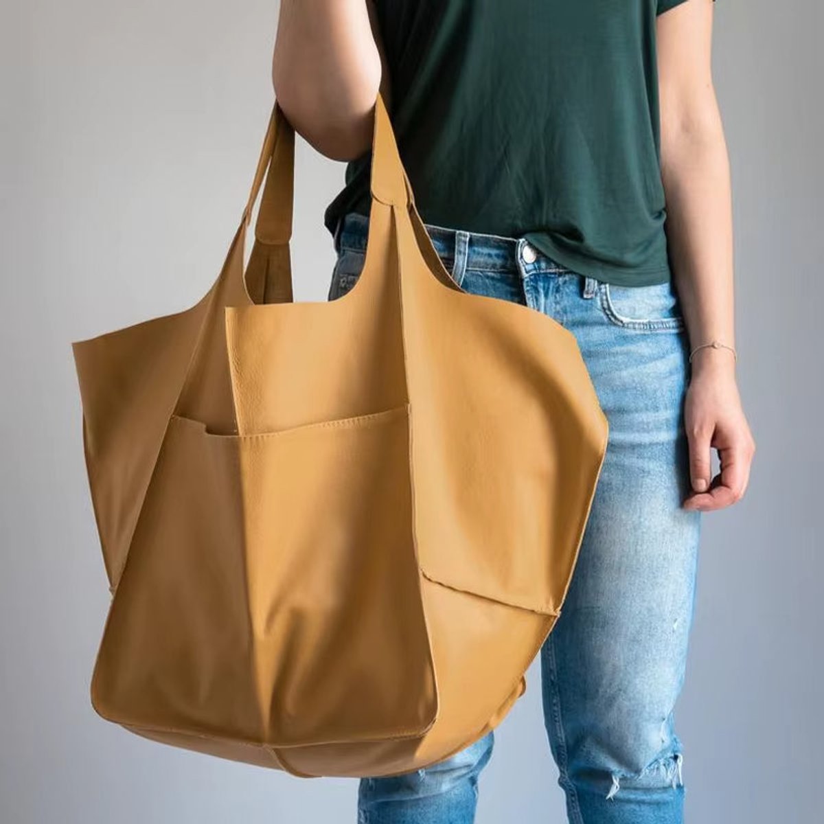 Women's Oversized Faux Leather Magnetic Closure Tote Bag - Senf